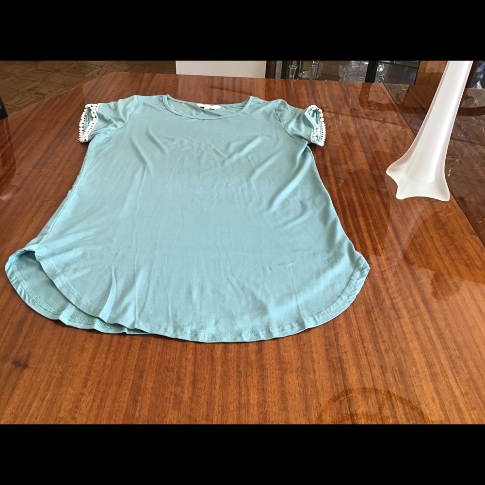 Amaryllis Pullover Tee (NWOT) - Picture 9 of 10